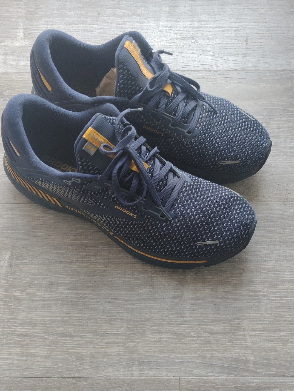 Brooks Men's Navy and Gold Performance Running Sneakers